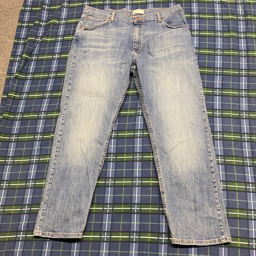 Men’s Wrangler Relaxed fit Jeans Size 38 X 30 EUC